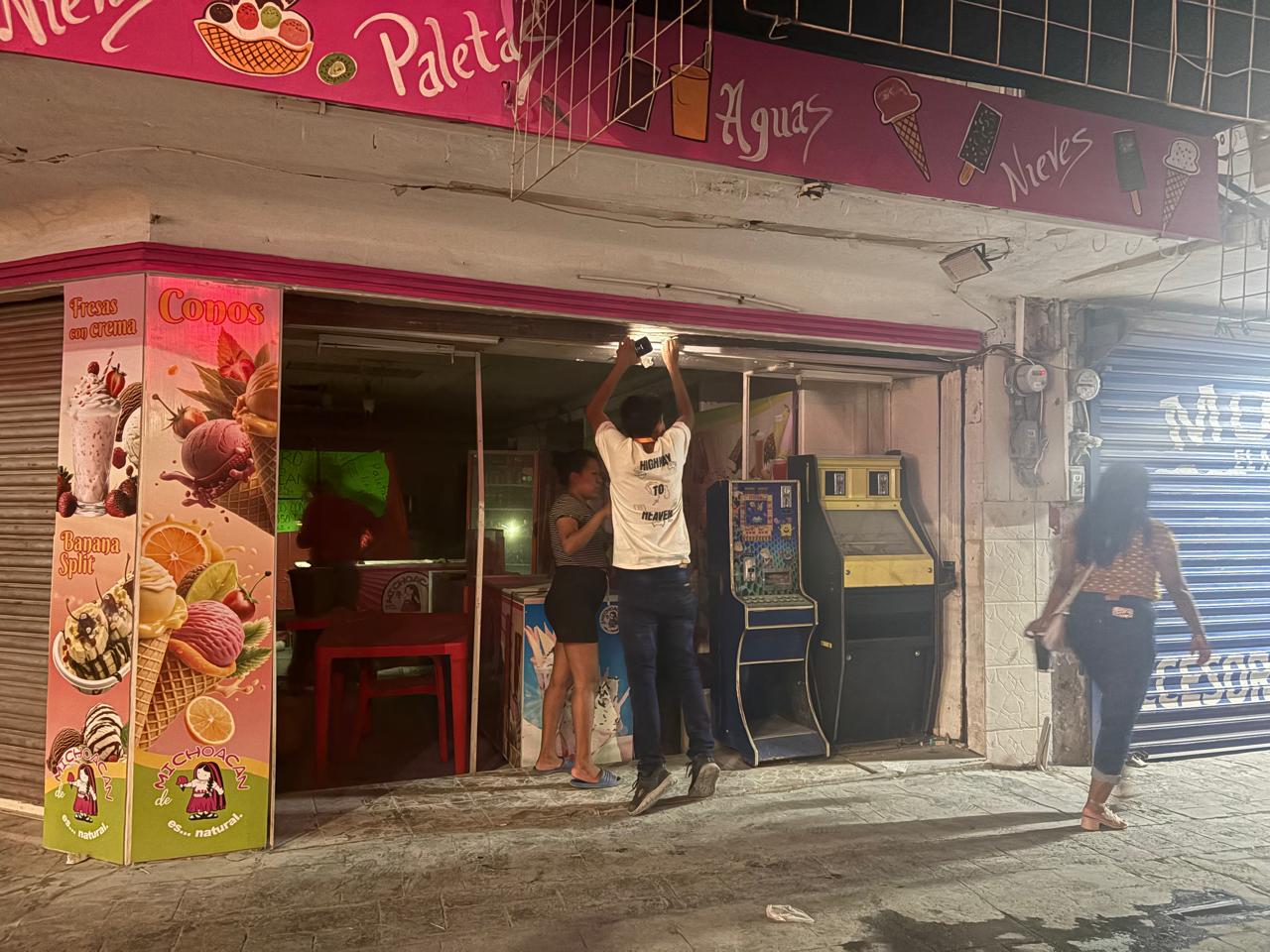 Se incendia recién inaugurada nevería