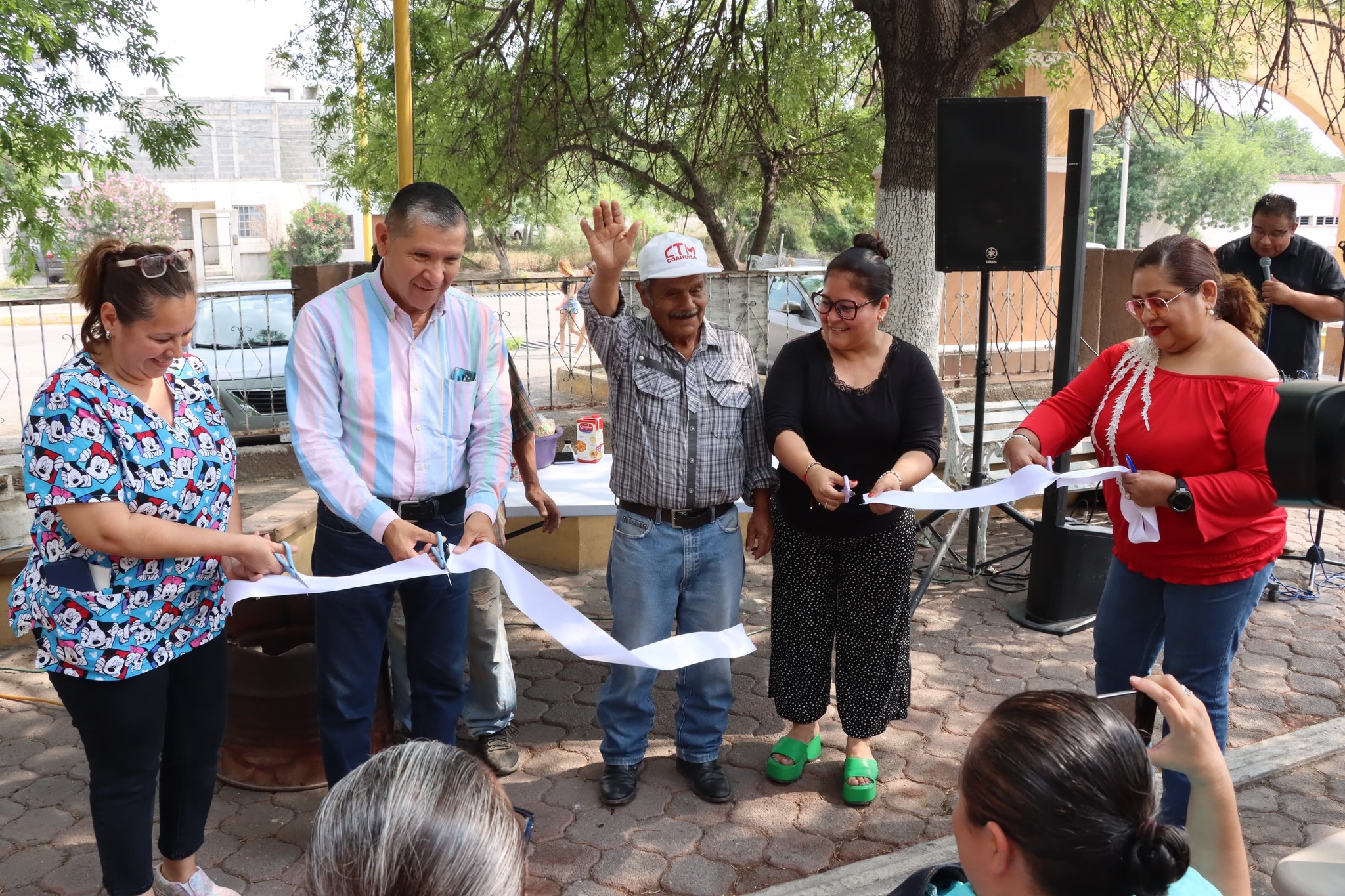 Inaugura Óscar Ríos curso de dulces típicos