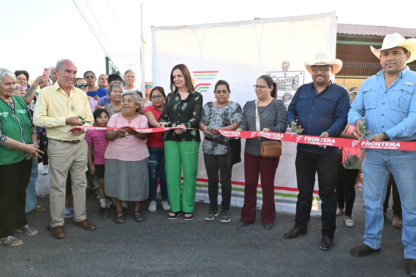 Cumple Sari a vecinos de colonia Occidental