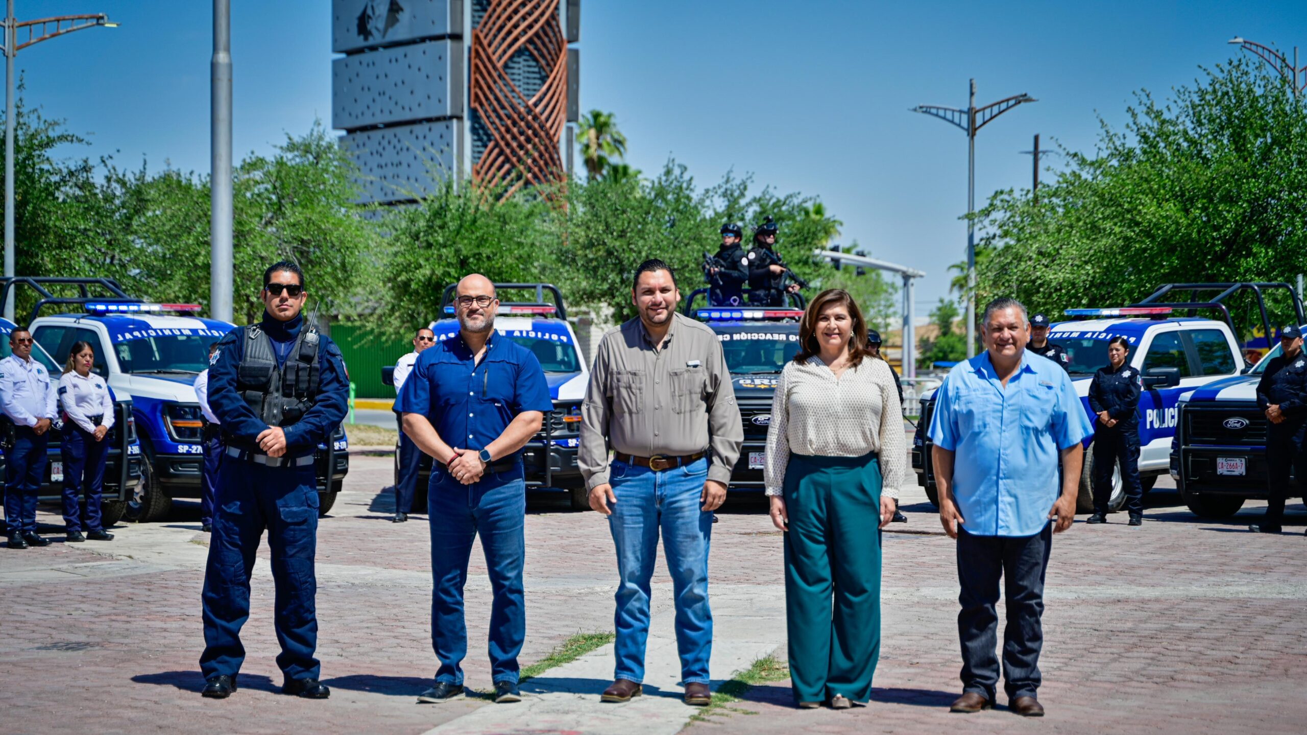 Entrega Villarreal 10 patrullas a municipio    
