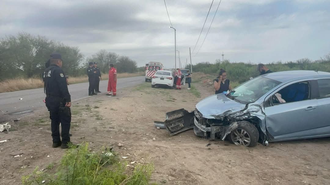 Aparatoso accidente arroja tres lesionados