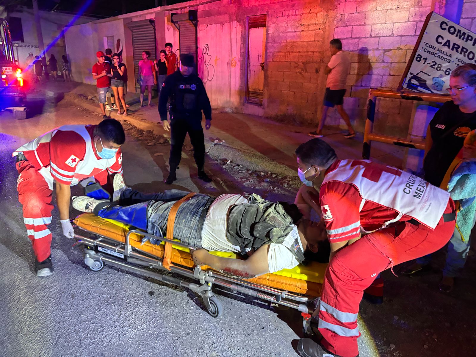 Pega cafre a joven en moto y escapa
