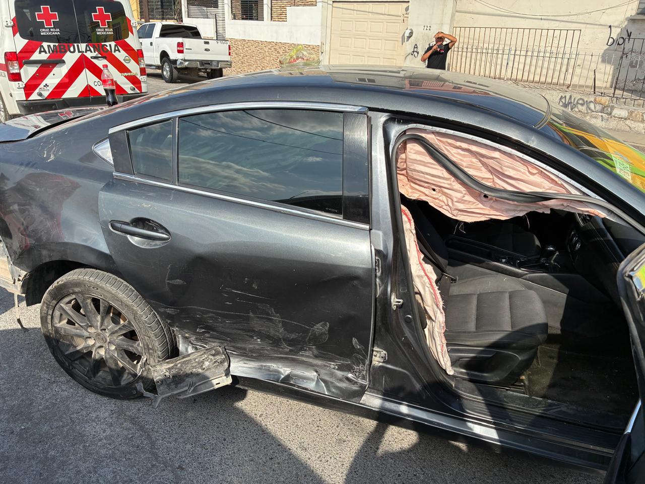 Fuerte colisión arroja dos mujeres lesionadas