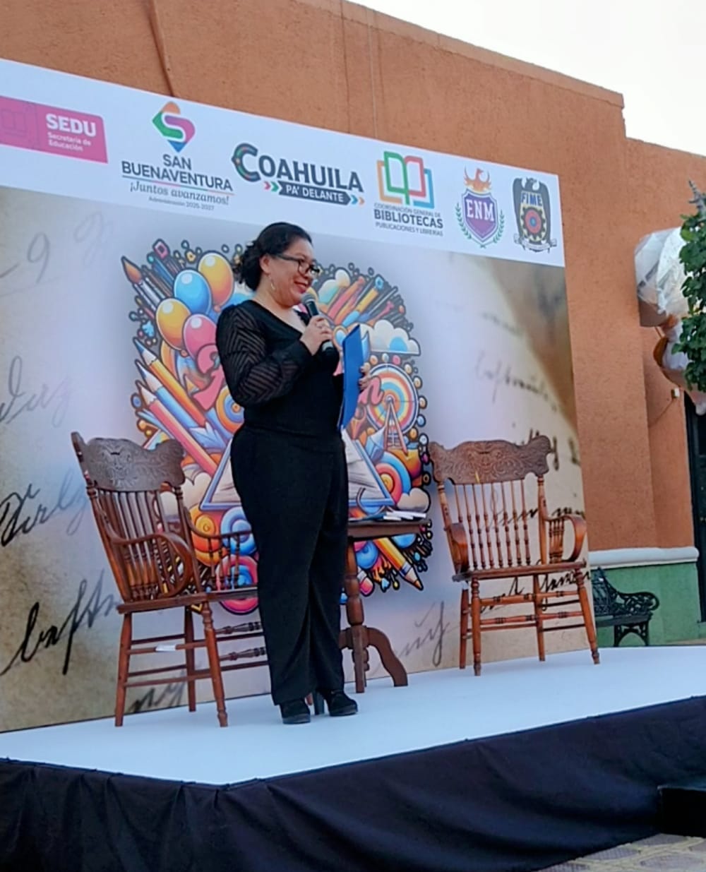 Cautiva escritora en Feria del Libro de SB
