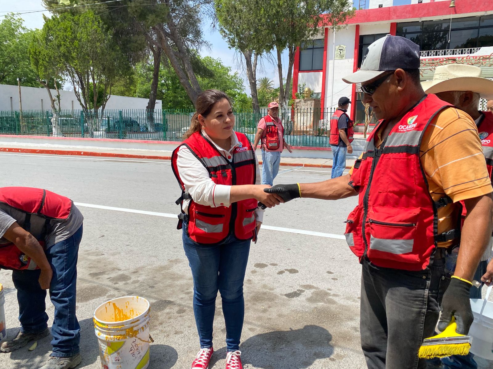 Embellece Adriana plazas con brigadas municipales