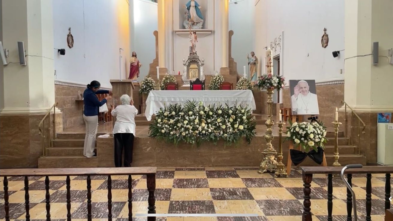 Despiden en Parras con amor al Papa Francisco