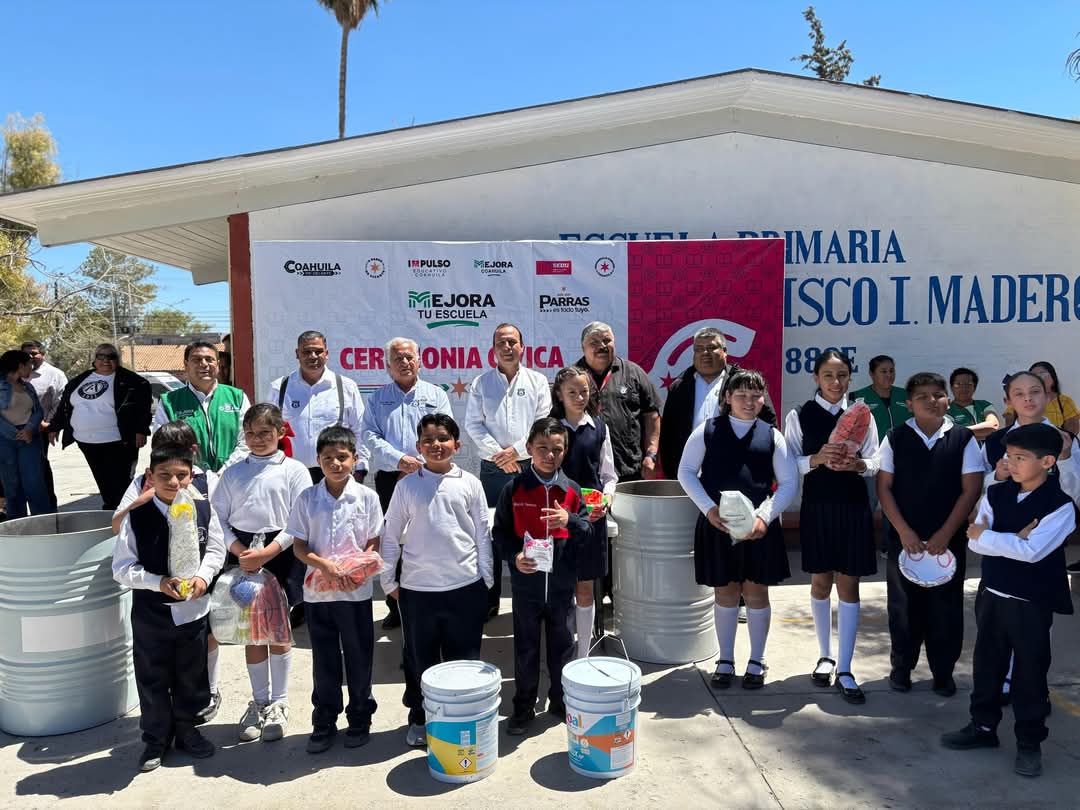 Beneficia alcalde escuelas de Parras