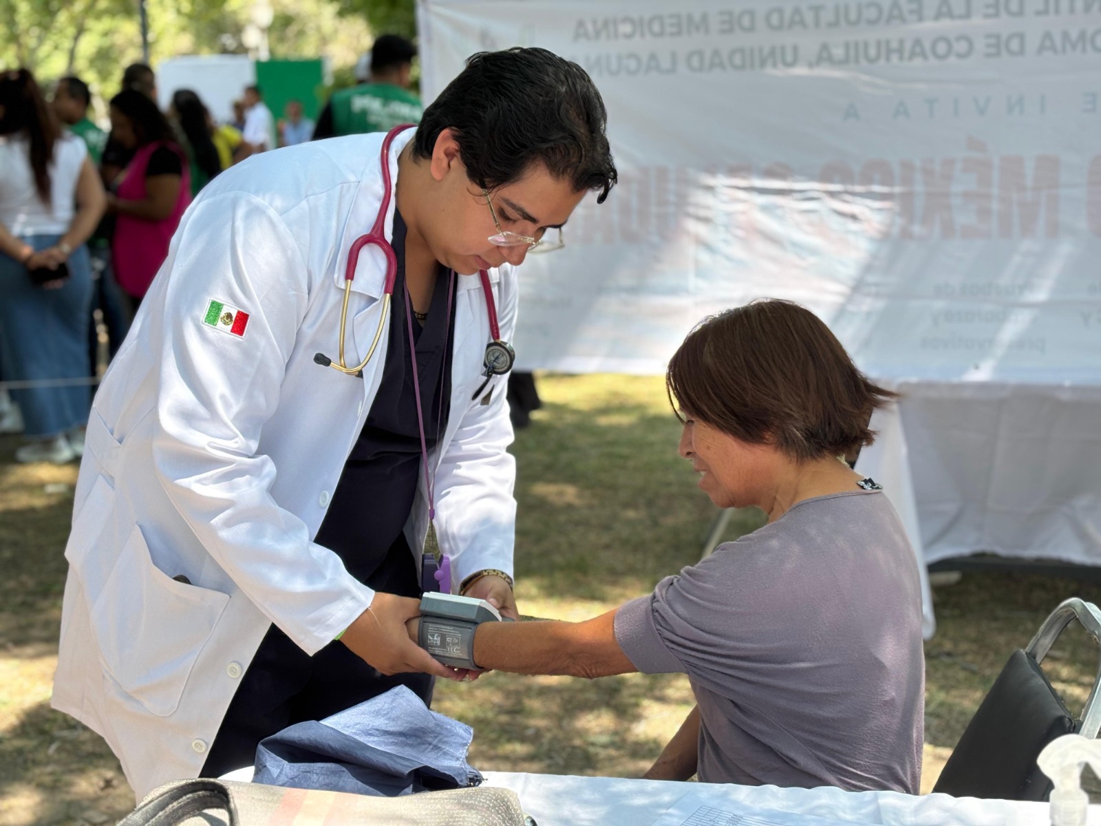 Brindan Parras y UAdeC atención médica gratuita