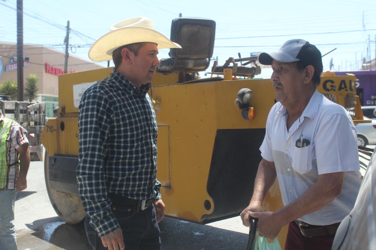 Supervisa Hugo Lozano bacheo en San Buena