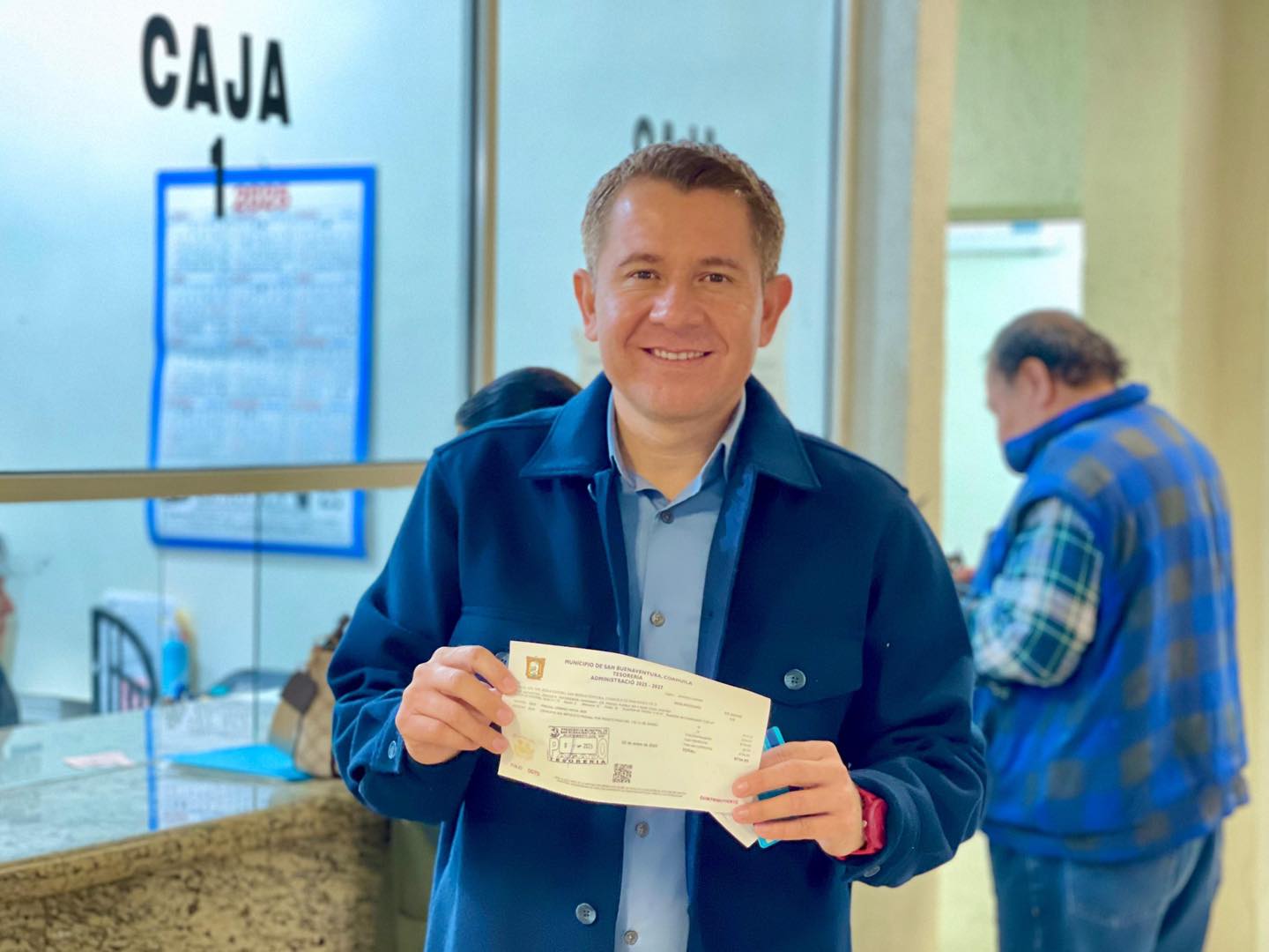 Premia San Buena a ciudadano cumplido
