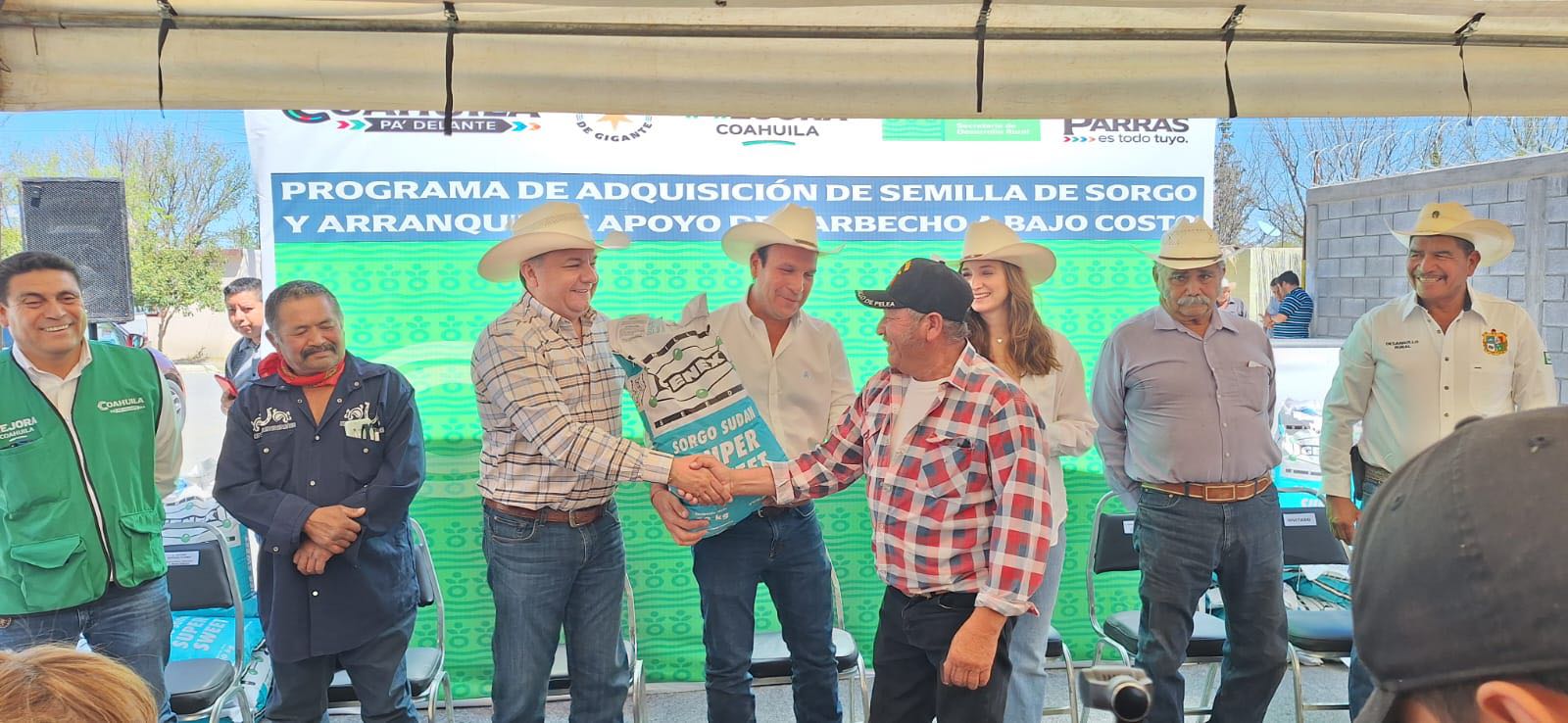 Reciben ejidatarios 16 toneladas de semilla