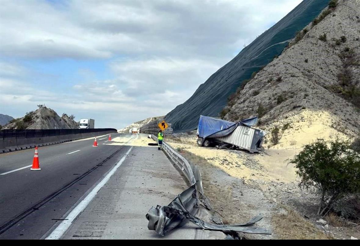 Colapsa vialidad en Autopista a Saltillo