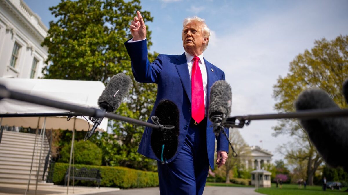 Promueve Trump campaña de México contra el fentanilo