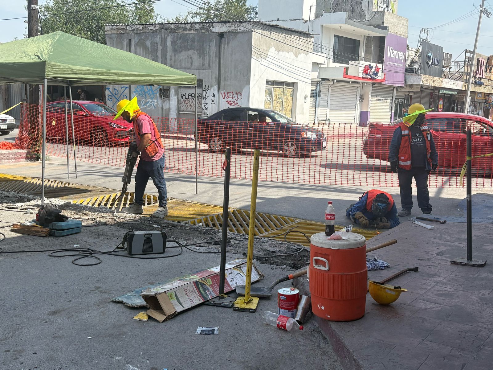 Reparan rejas de drenaje pluvial