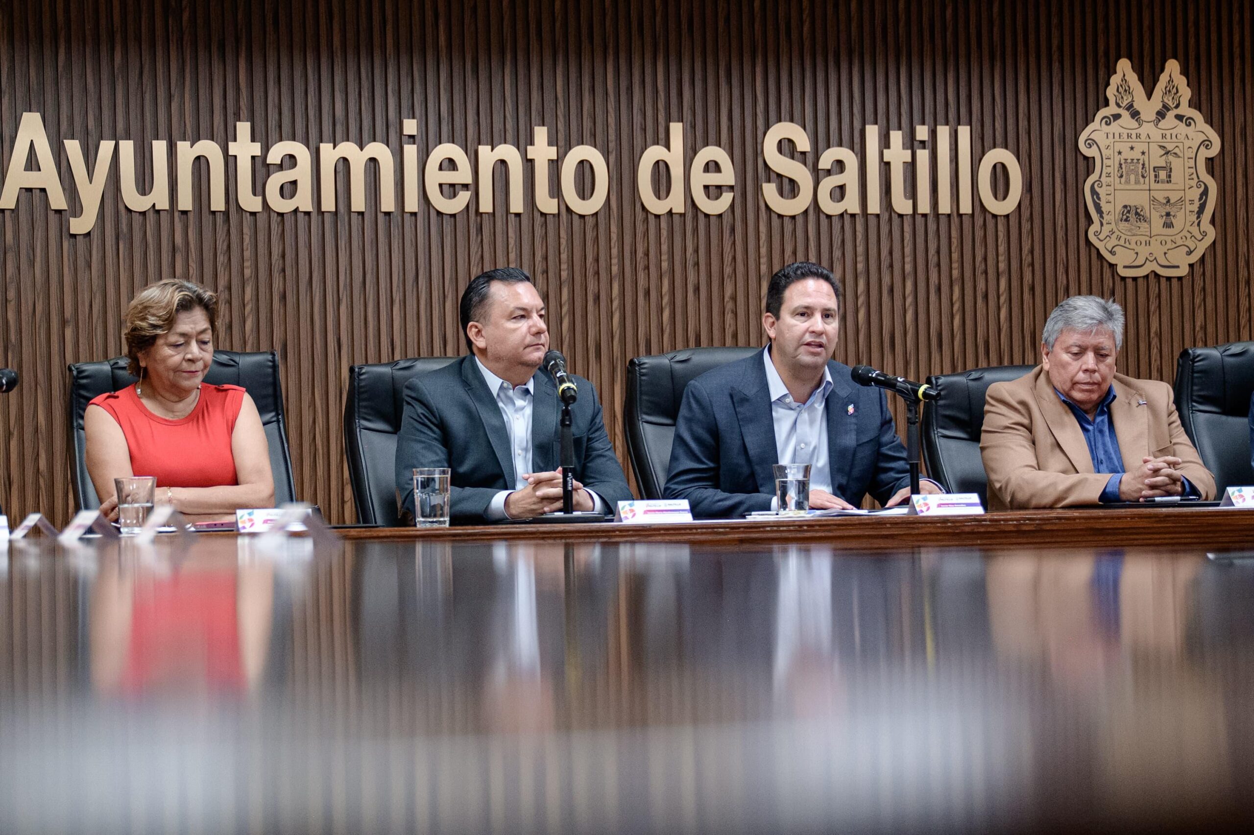 Suma esfuerzos Javier Díaz para llevar más programas al campo