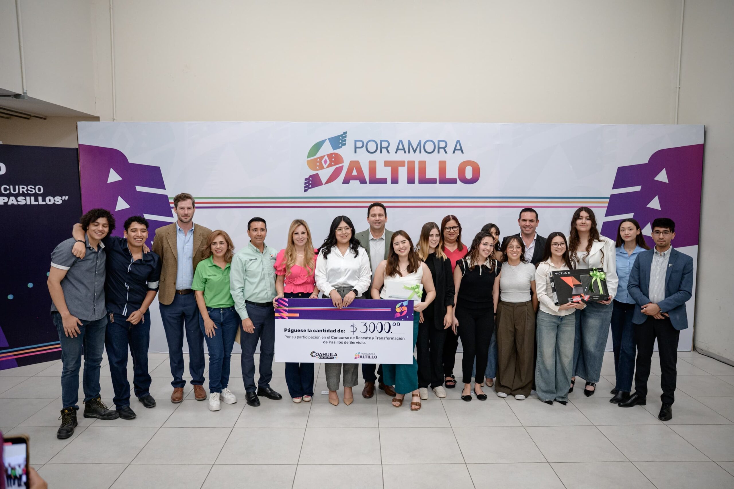 Premia Javier Díaz proyectos para recuperar callejones de Saltillo