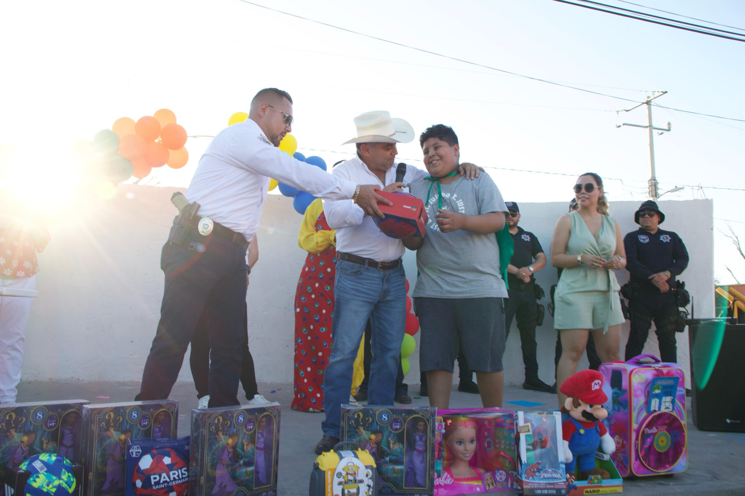 Cloete y Agujita viven con alegría y diversión festejo del Día del Niño