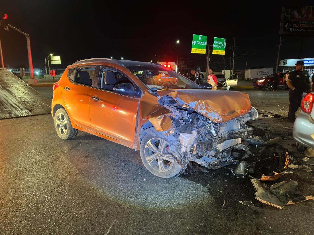 Deja cuantiosos daños aparatoso multi-accidente