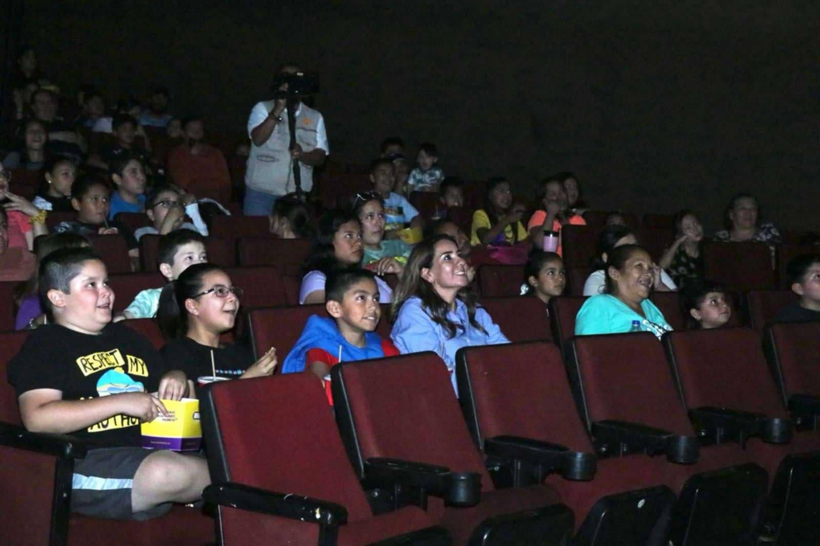 Invita Óscar Ríos a niñas y niños al cine