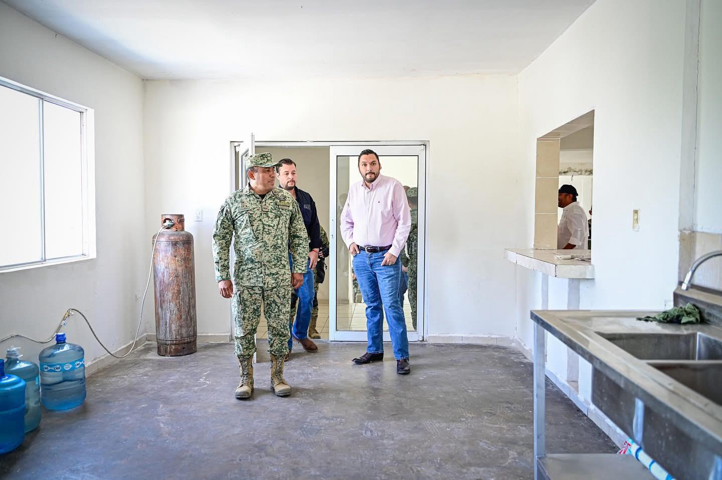 Supervisa Carlos remodelación de base de operación militar