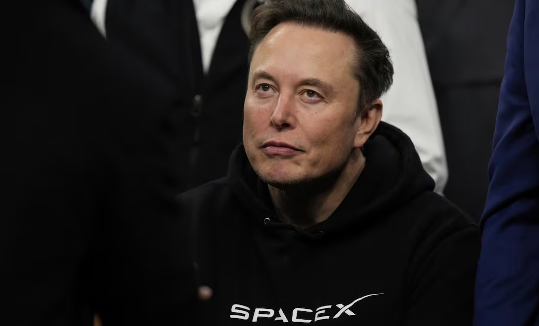 Musk tacha de «insensato» al principal asesor comercial de Trump; el dueño de Tesla se opone a la política arancelaria