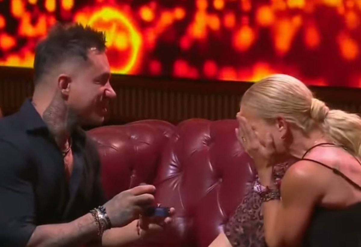 Niurka recibe apasionada propuesta de matrimonio de su novio 20 años menor que ella
