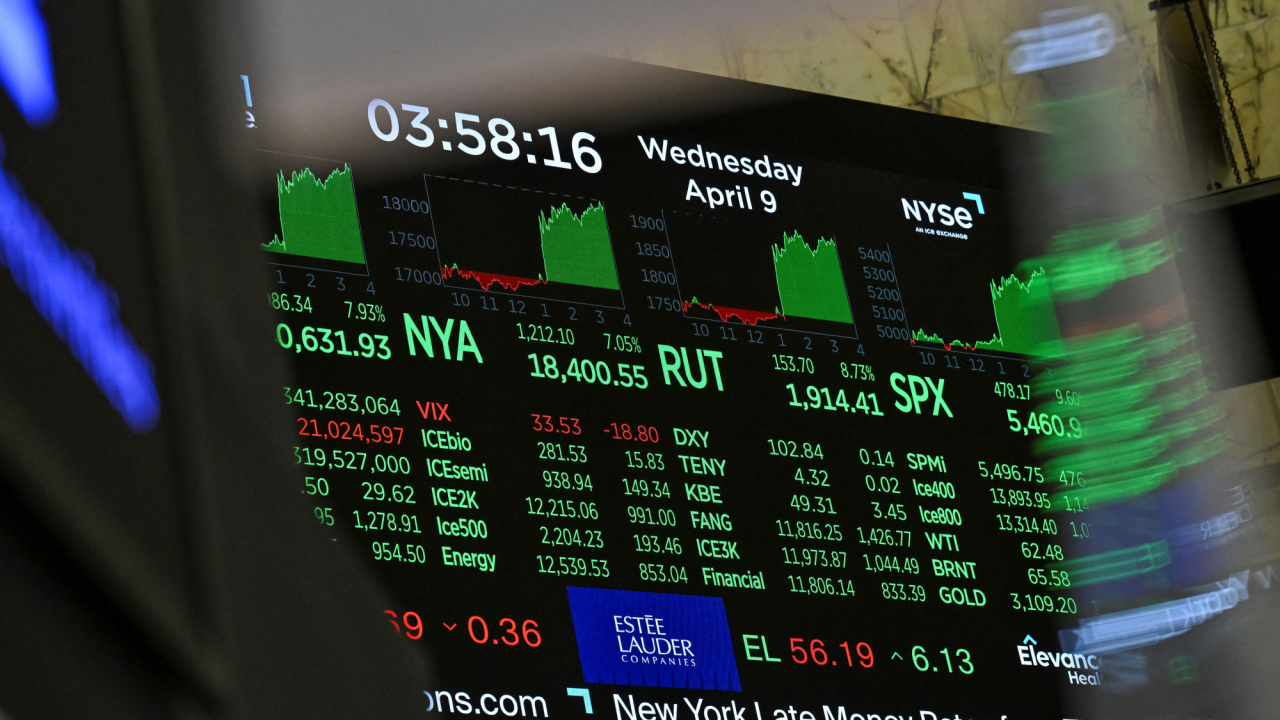Senadores piden investigar a Trump por manipulación del mercado tras su pausa arancelaria