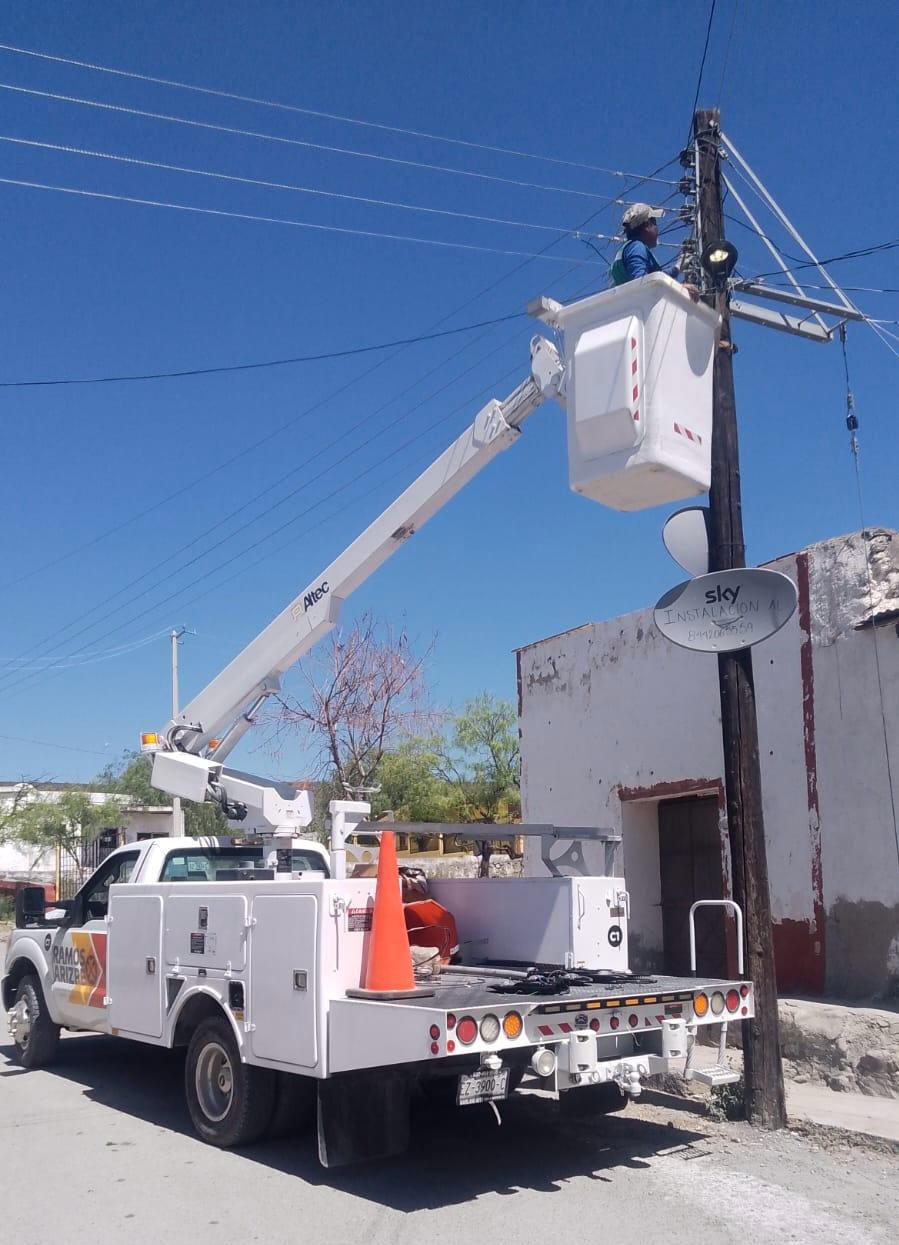 Trabaja alumbrado público por una mejor iluminación
Avanzan con trabajo constante y resultados visibles Ramos Arizpe, Coahuila de Zaragoza, a 18 de abril del 2025. – La Dirección de Alumbrado Público de Ramos Arizpe no ha detenido su marcha.