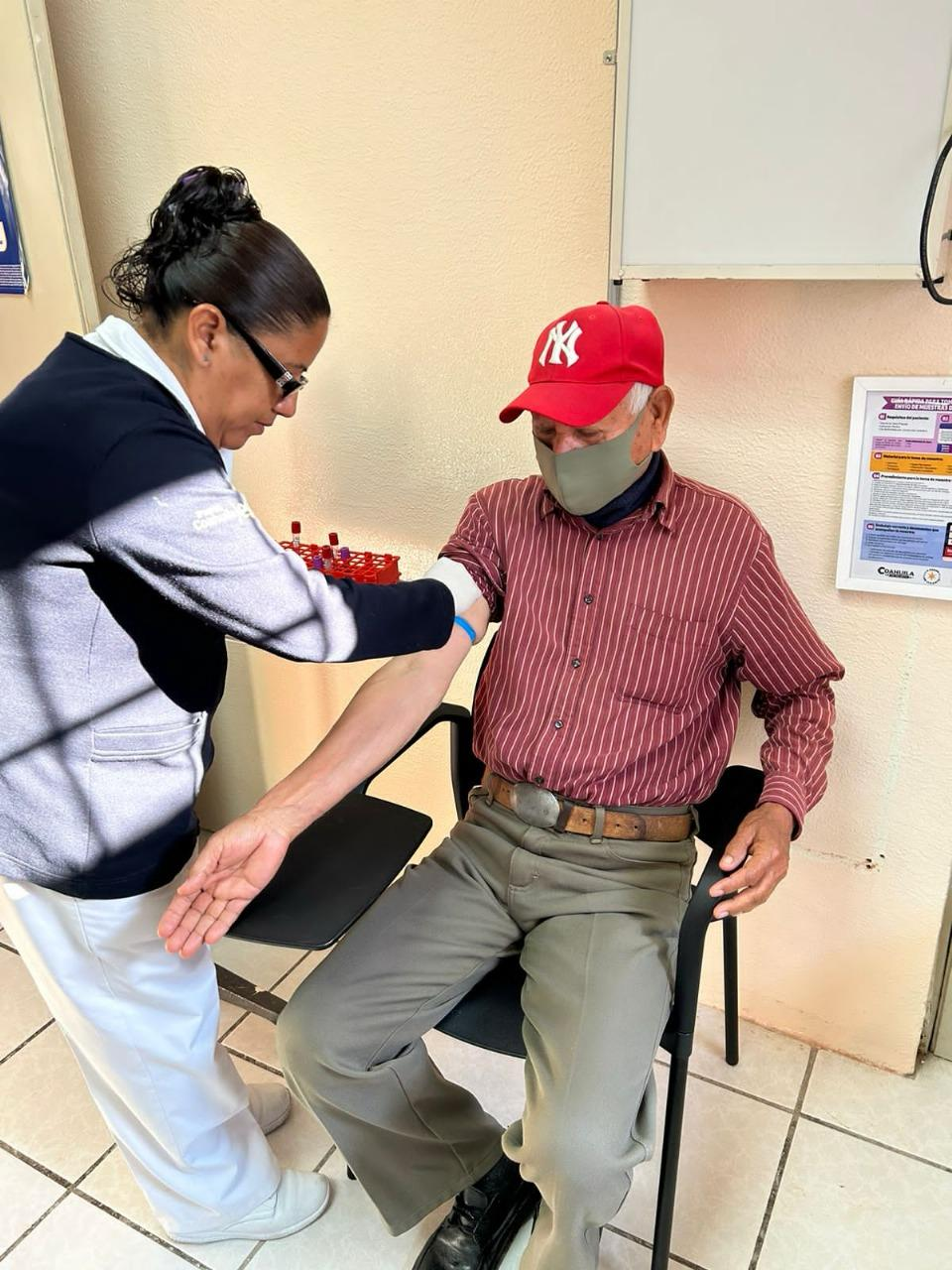 Laboratorios gratis para 5 mil adultos mayores con la Tarjeta de la Salud Popular.
