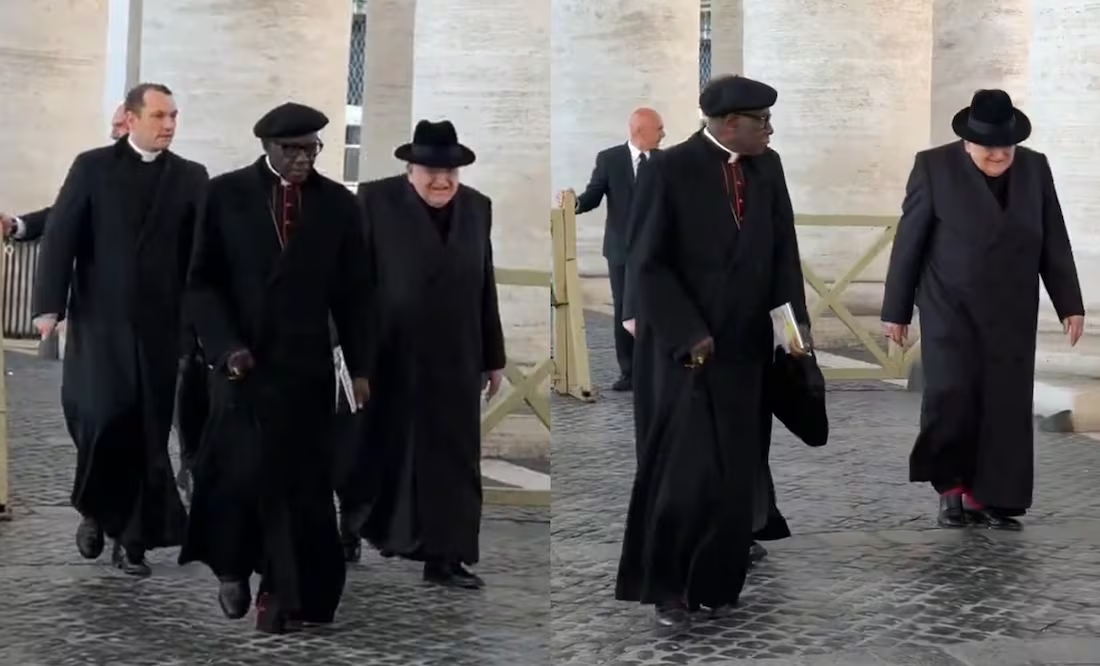 Cardenales Sarah y Burke llegan juntos al Vaticano tras la muerte del Papa Francisco
