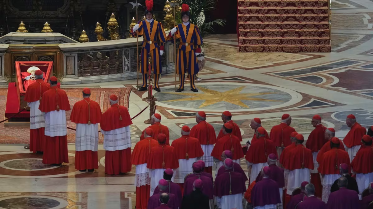 Comienzan en Roma las reuniones previas a elegir al próximo papa: ‘La confrontación será implacable’