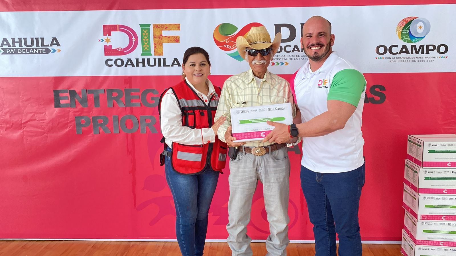 La alcaldesa Adriana Valdéz encabeza entrega de apoyos alimentarios en Ocampo