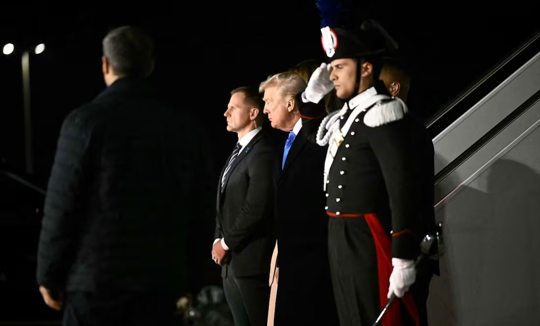 Trump llega a Roma para el funeral del papa Francisco; es su primer viaje internacional desde que volvió al poder