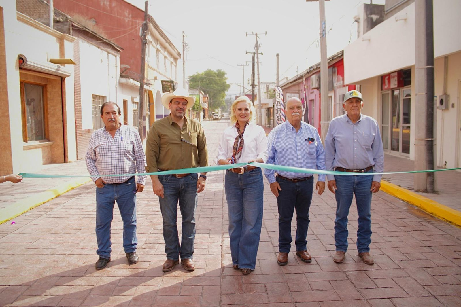 Inaugura Laura Jiménez pavimentación con concreto estampado para fortalecer imagen turística de Múzquiz