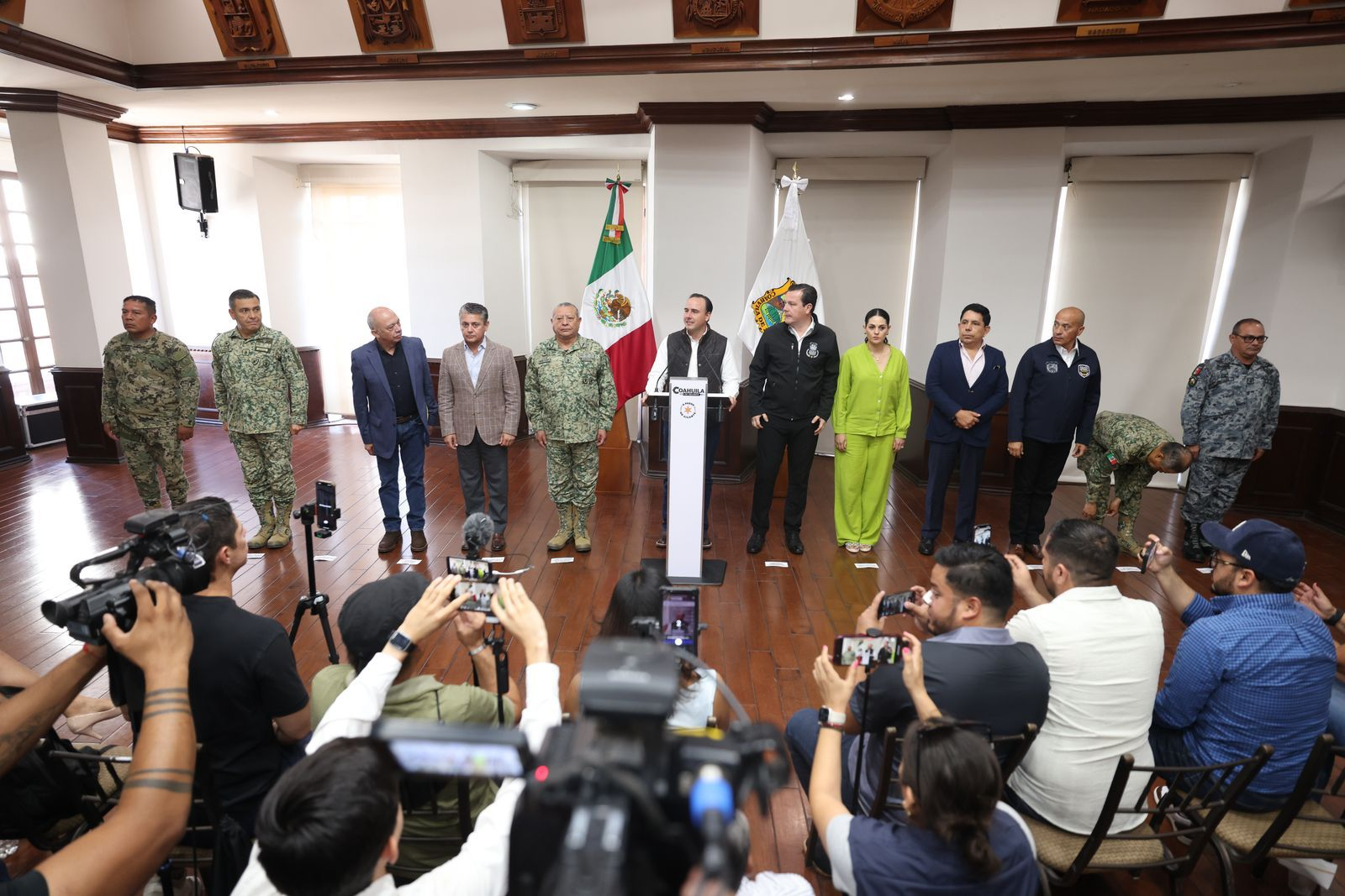 TRABAJANDO EN EQUIPO POR UN COAHUILA SEGURO Y EN ORDEN: MANOLO