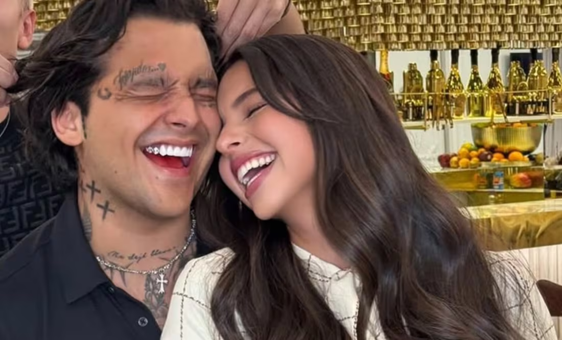 Christian Nodal no se le despega a Ángela Aguilar; la acompaña hasta en la estética