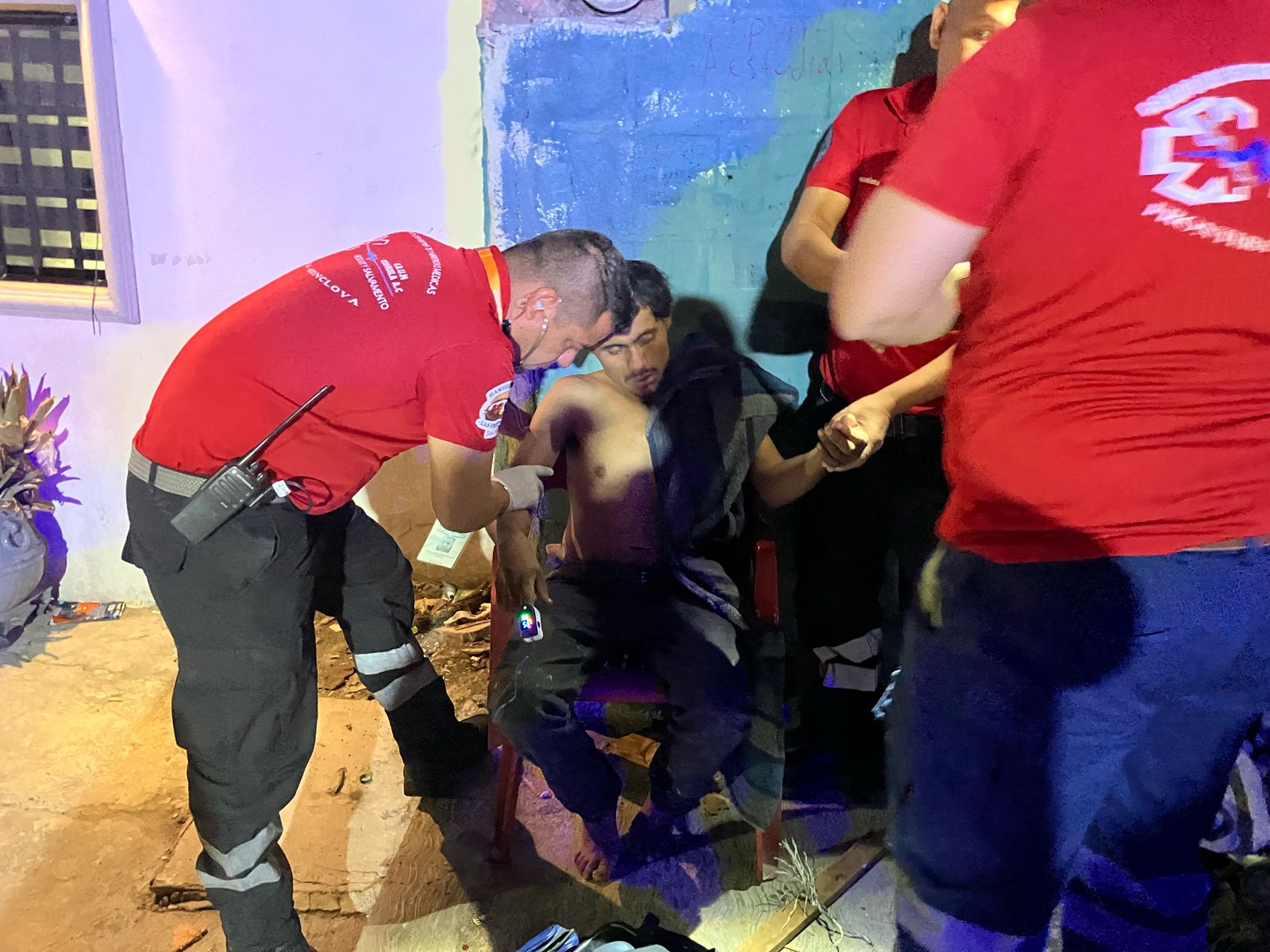 Colapsa joven al comer desperdicios de basura