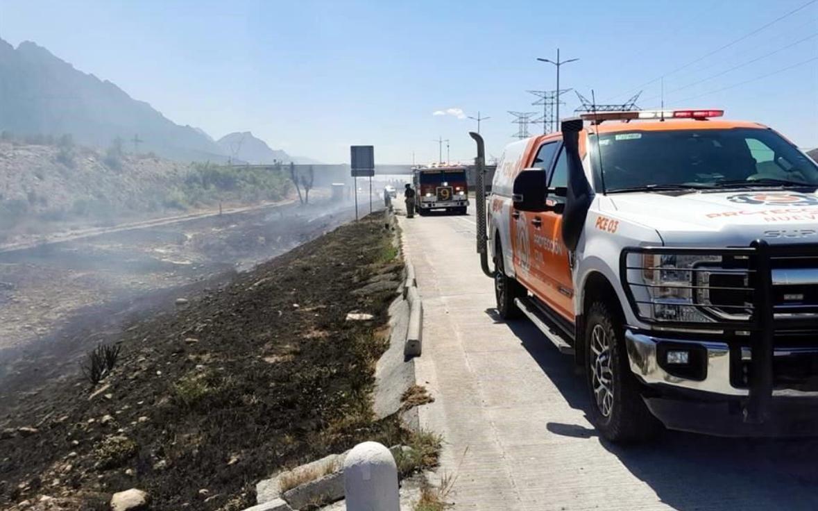Chocan tráileres; uno se incendia