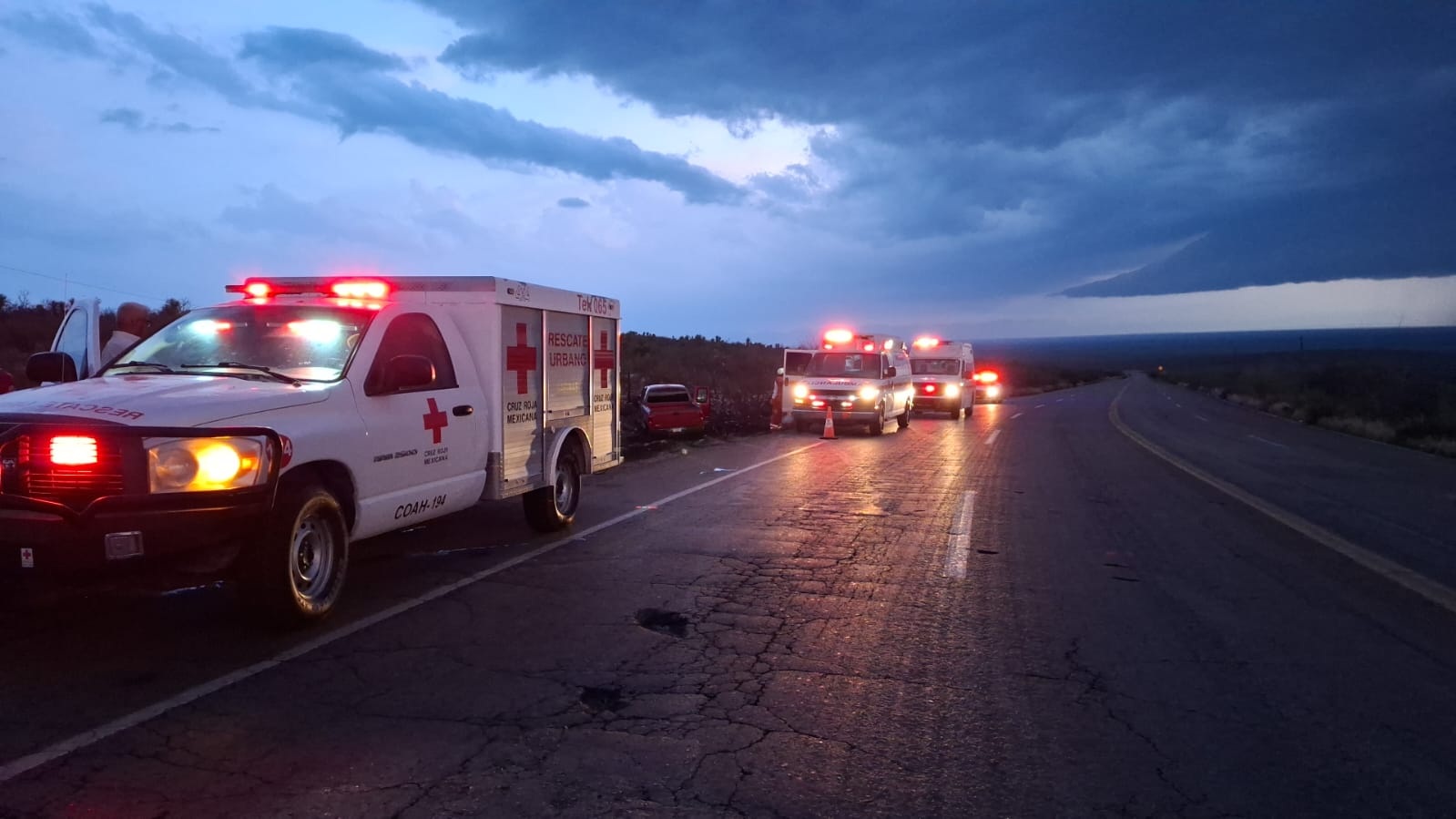 Dos lesionados tras volcadura en la 57
