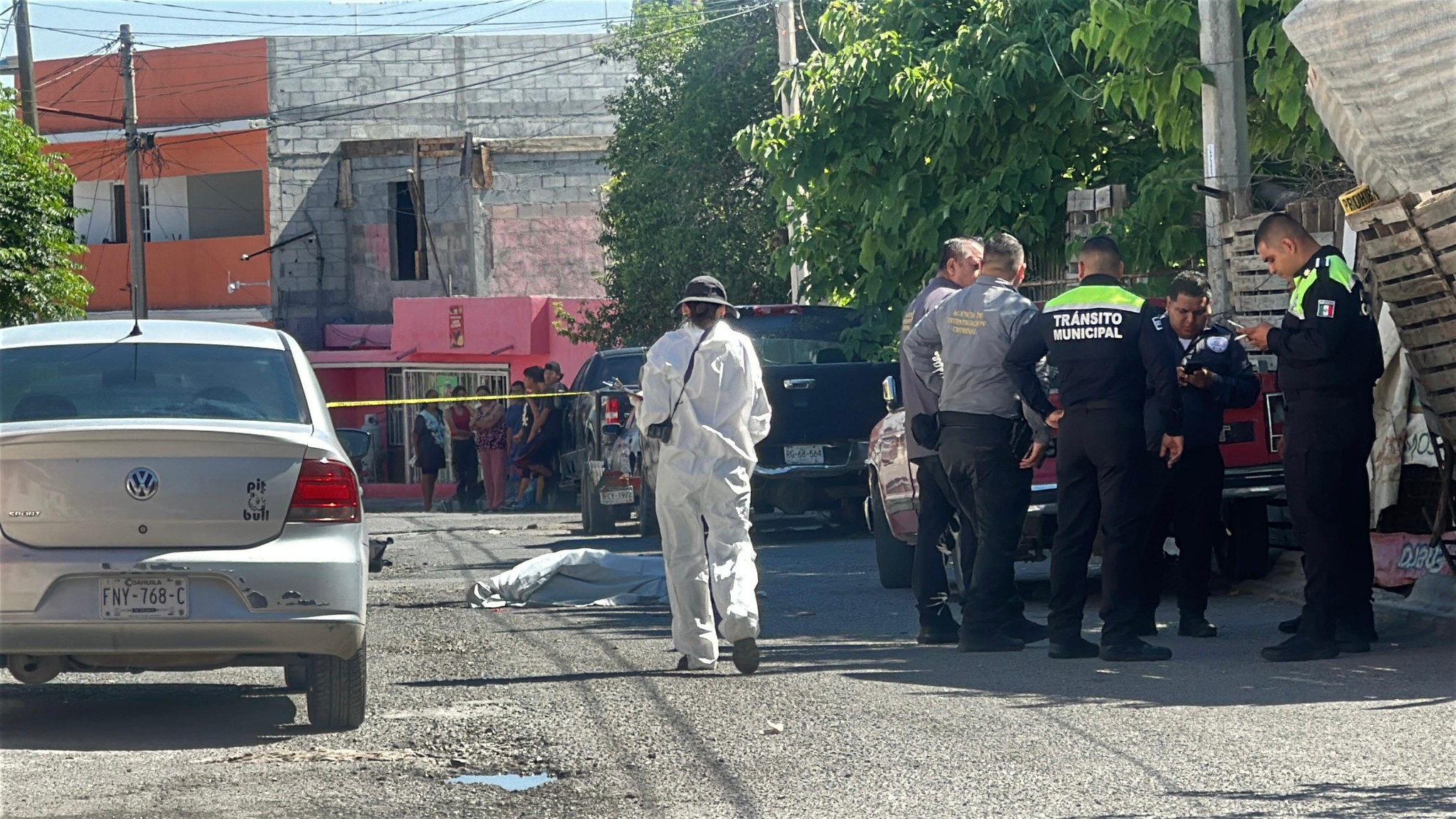 Camioneta arrolla y mata a hombre discapacitado
