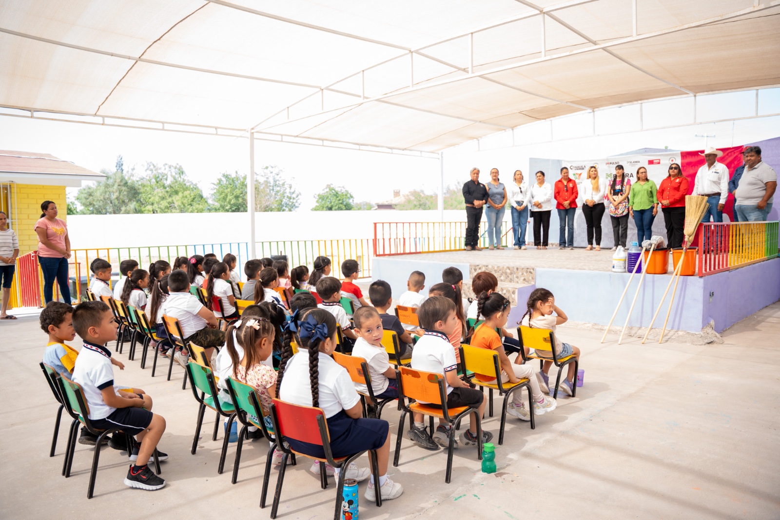 Garantiza Yesica espacios educativos limpios y seguros