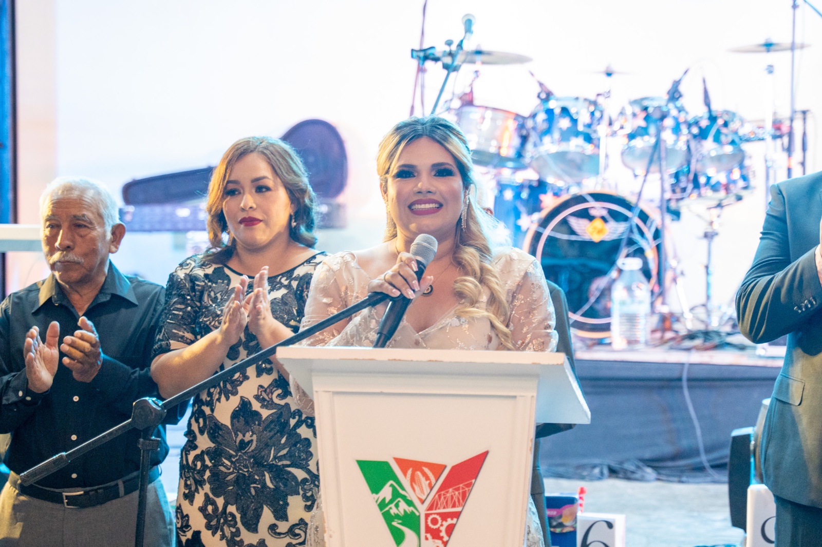 Celebra Yesica Sifuentes  a maestros de Castaños