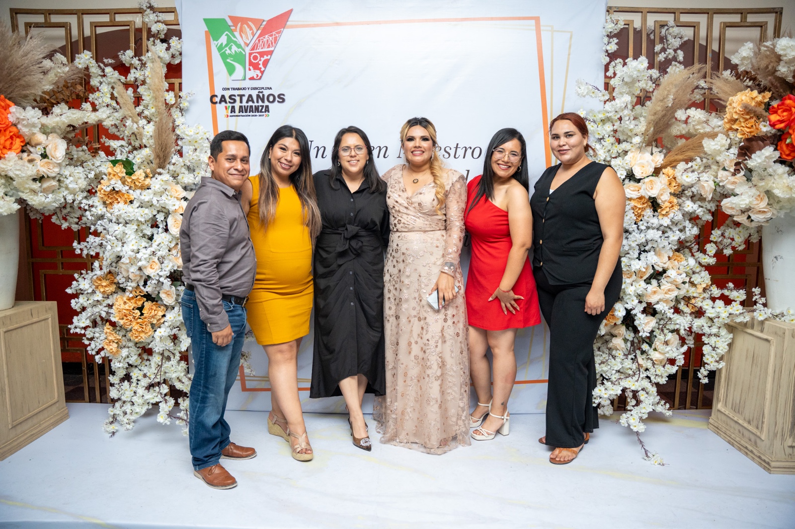 Celebra Yesica Sifuentes a maestros de Castaños