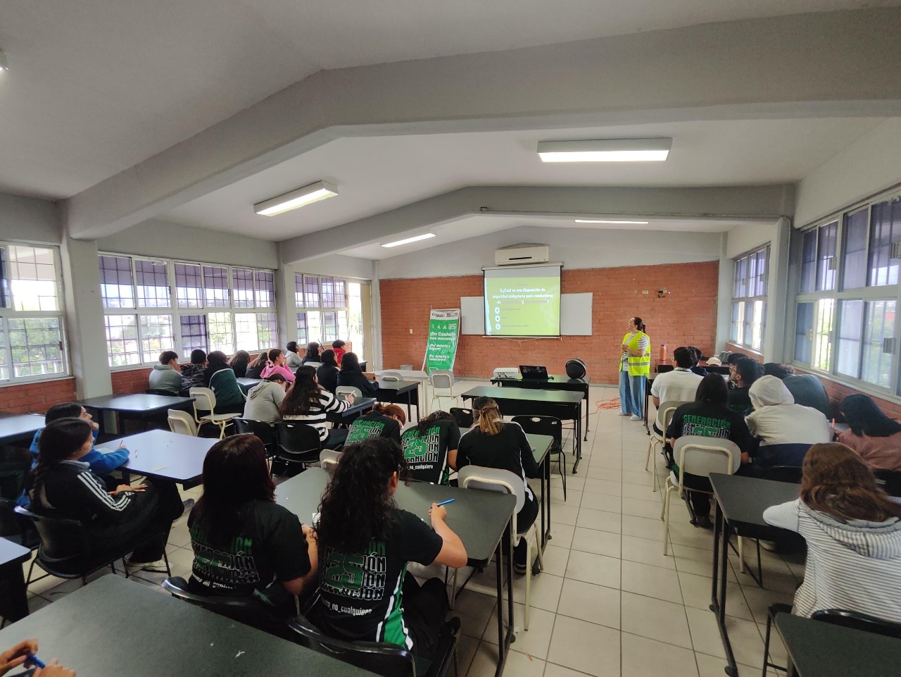 Fomentan cultura vial a estudiantes de prepa
