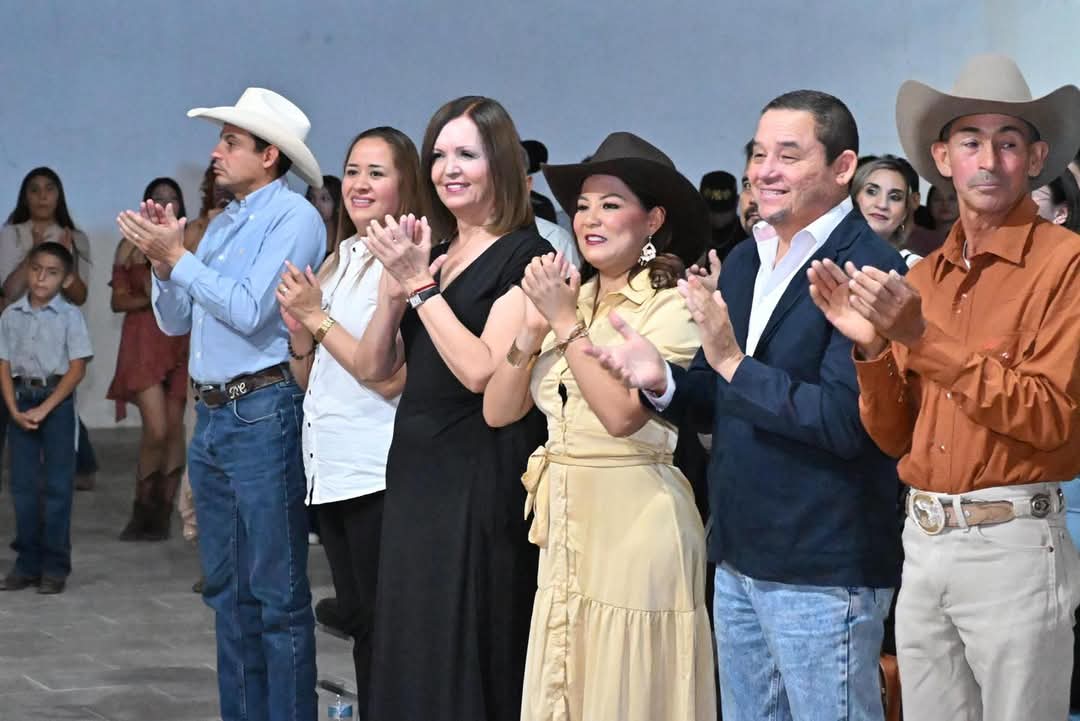 Corona ejido La Cruz a sus nuevas soberanas
