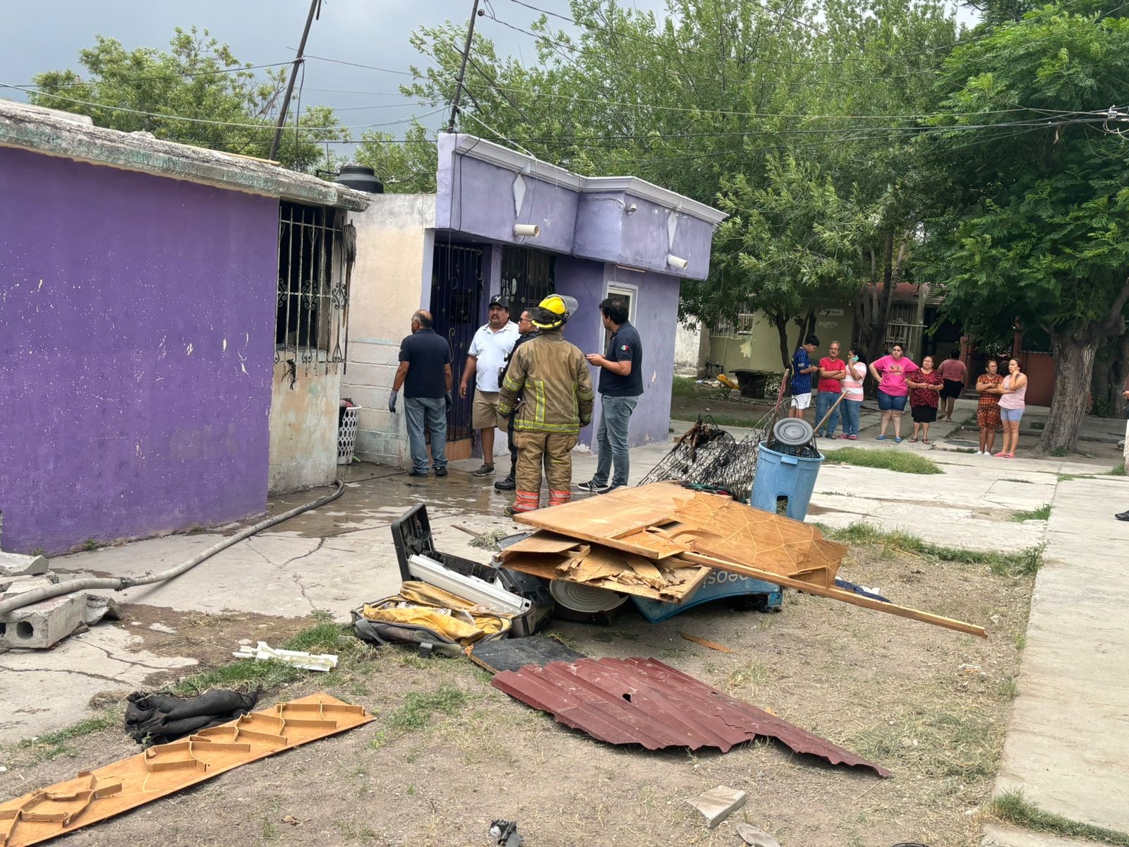 Destruye “diablito” casa; desata terror
