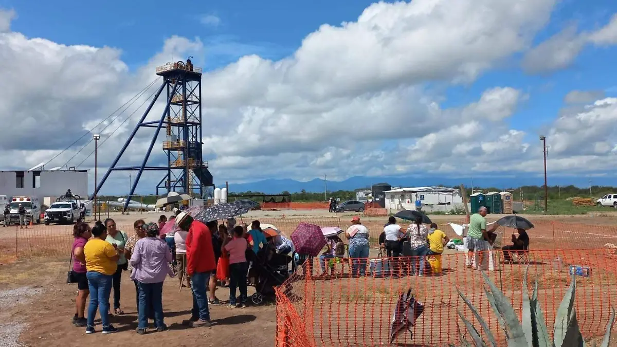 Mantienen familias esperanzas de rescate