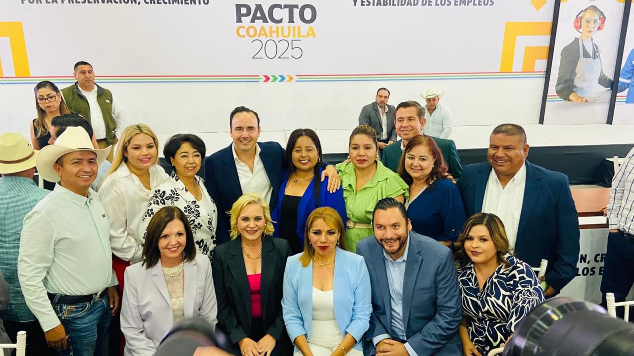 Adriana Valdéz firma por el empleo y el bienestar