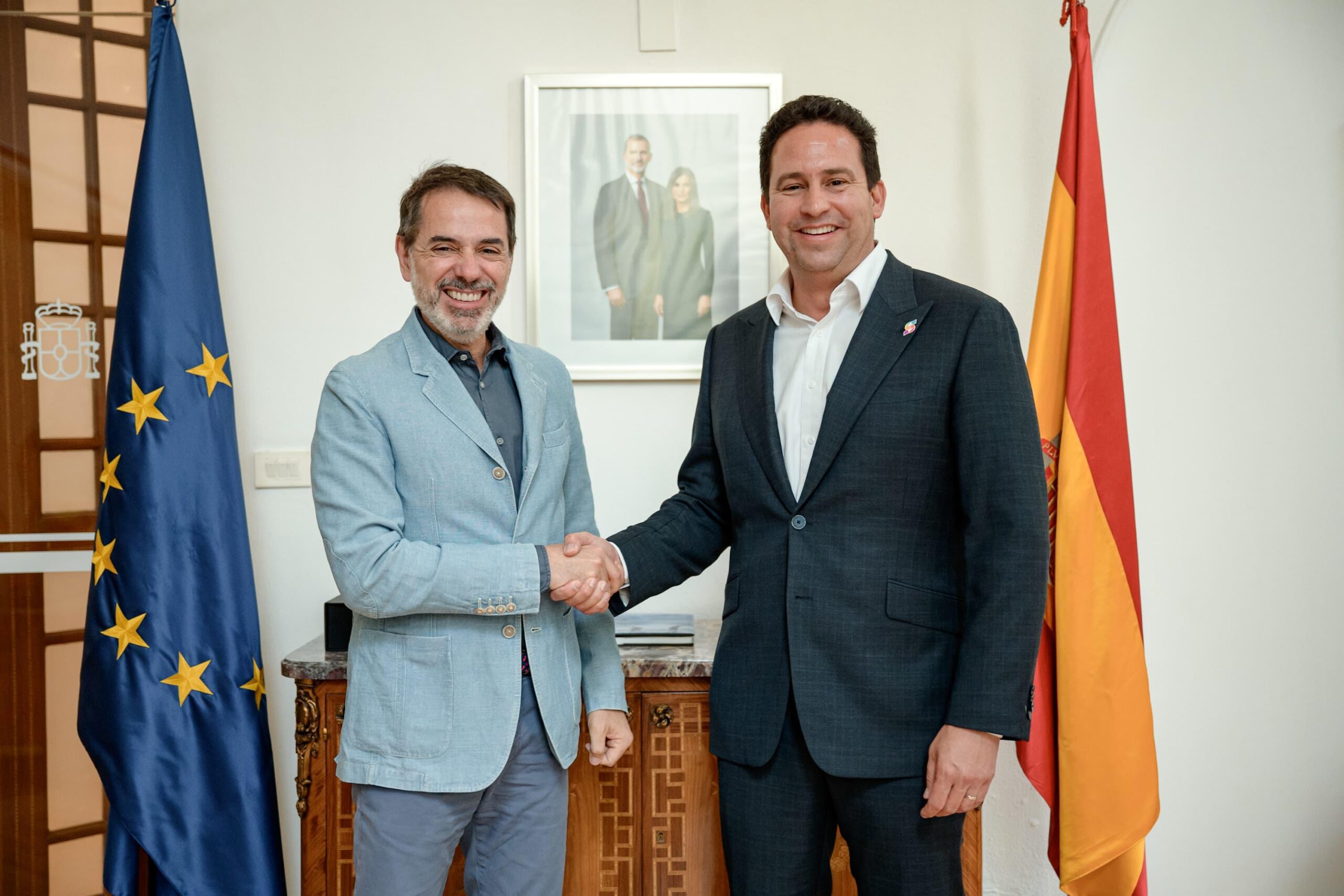 SE REÚNE JAVIER CON EMBAJADOR DE ESPAÑA
