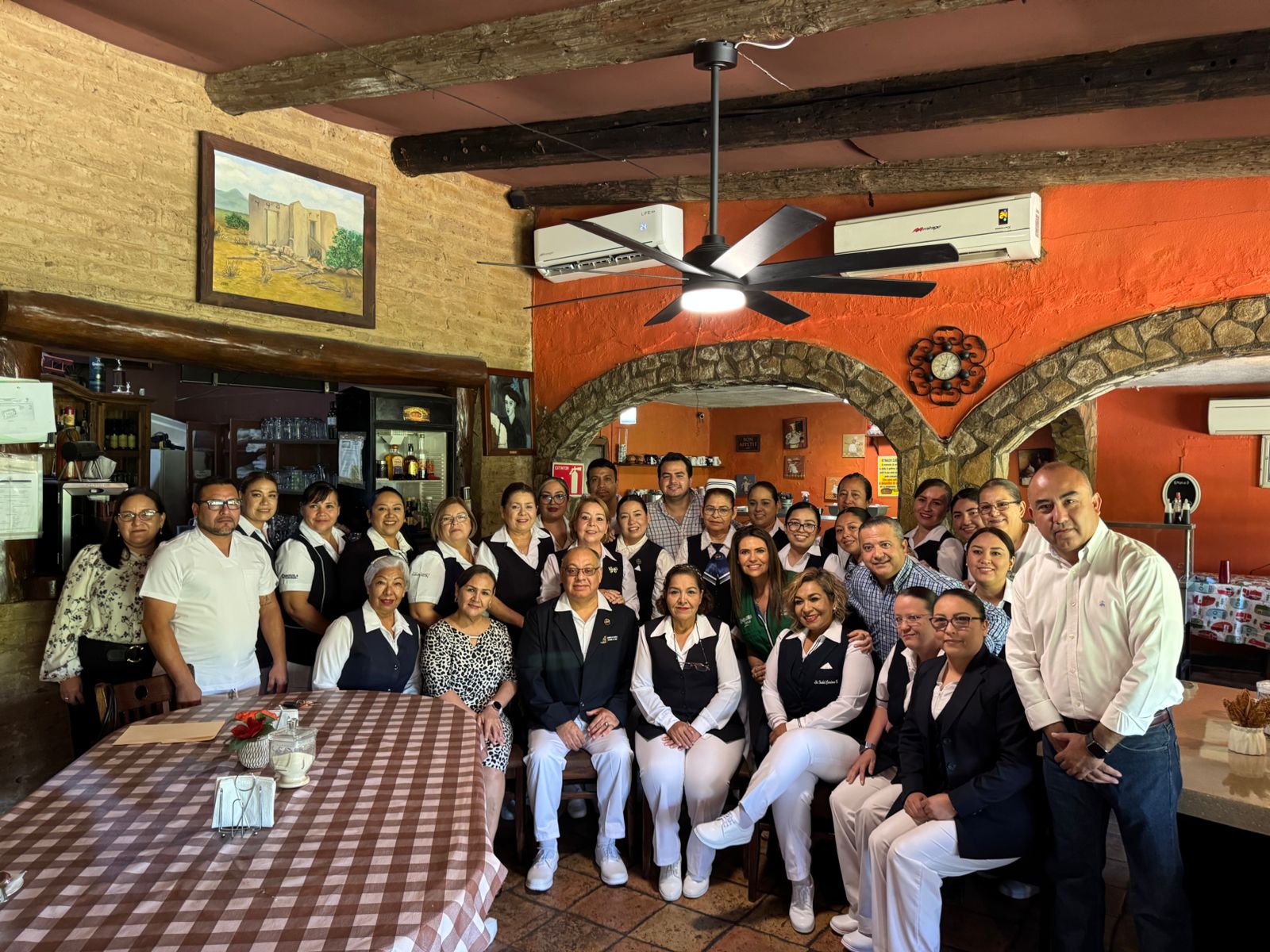 Reconocen en su día a enfermeras